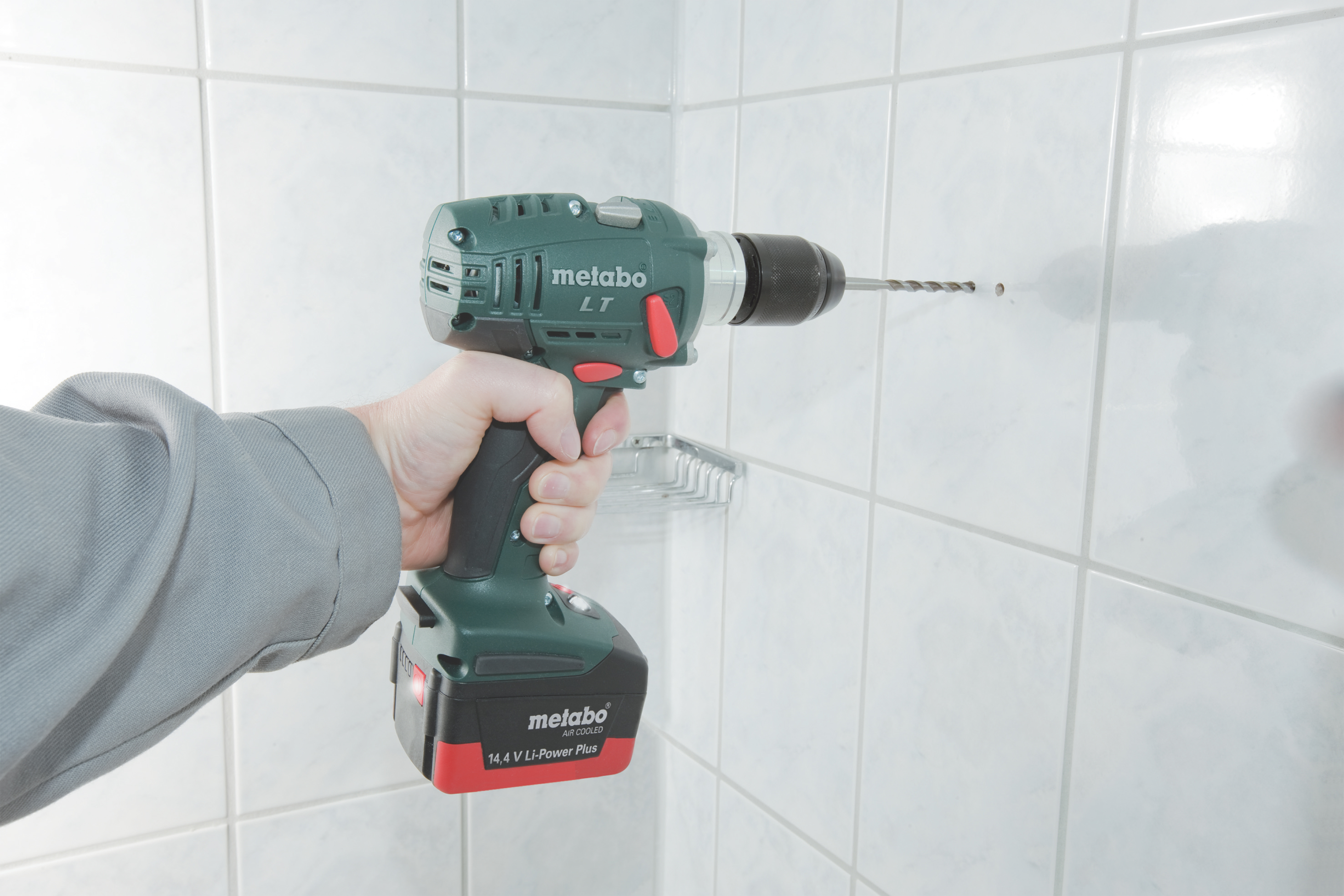 Увеличенная фотография Аккумуляторная ударная дрель шуруповерт Metabo SB 18 LTX Quick (2*4,0Ач 110Нм) 602200500